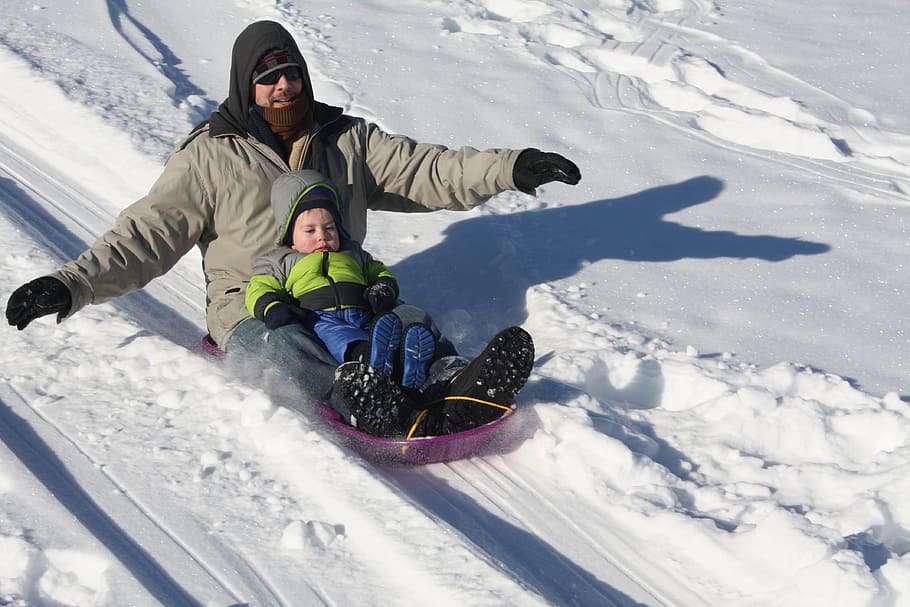 snowboarding man and toddler during daytime, sledding, winter HD wallpaper