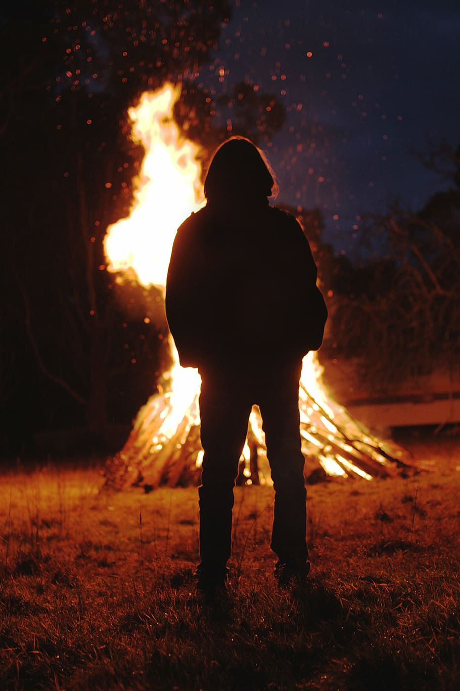 silhouette of person standing in front of bonfire, flame, dark, HD wallpaper