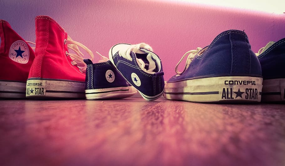 close-up photo of three assorted-color Converse All-Star shoes, HD wallpaper