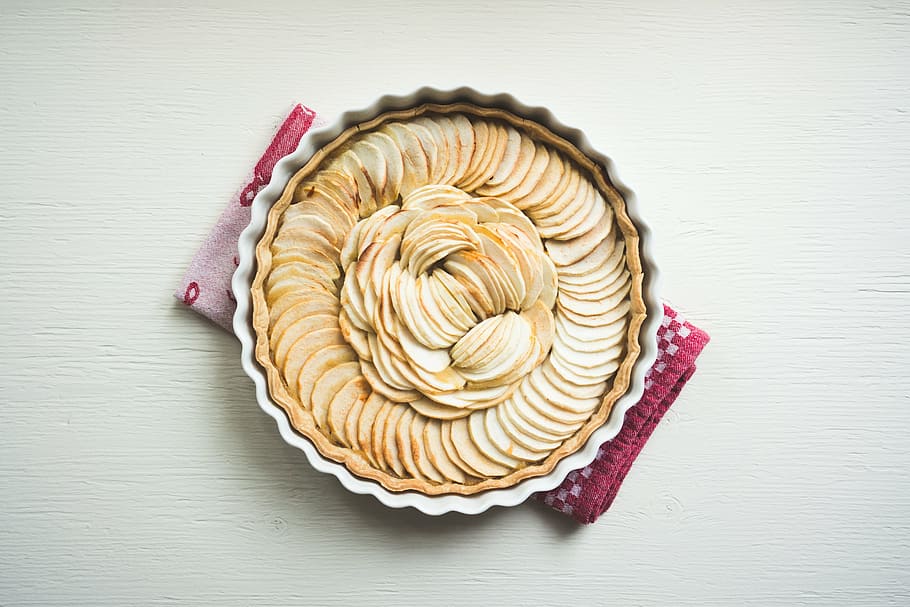 round pastry on white ceramic bowl, table, chips, cloth, food HD wallpaper