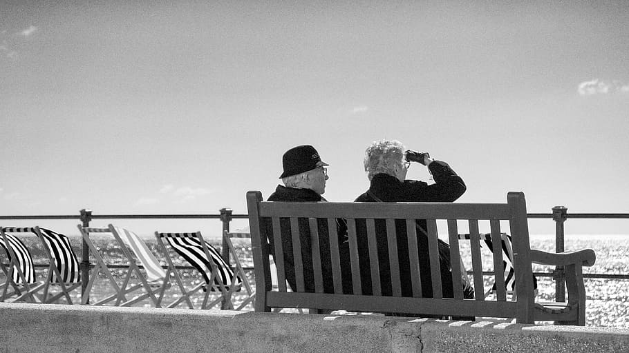 grayscale photo of man and woman sitting, bench, couple, senior HD wallpaper