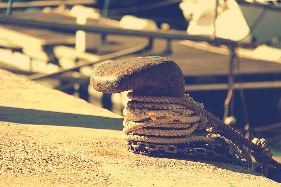 ropes tied on brown metal base, blur, chains, close-up, dock HD wallpaper