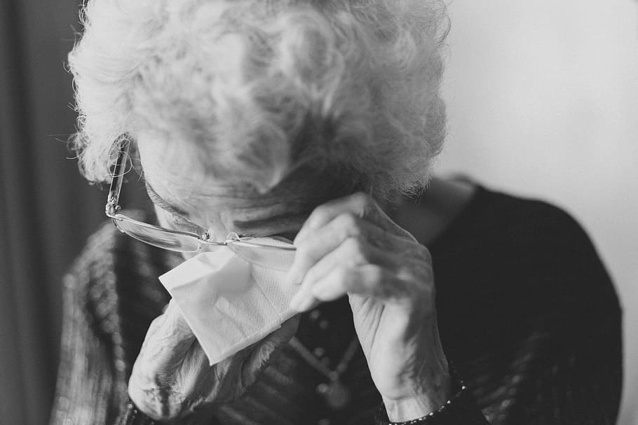 woman wiping her eyes, greyscale photo of woman in sunglasses HD wallpaper