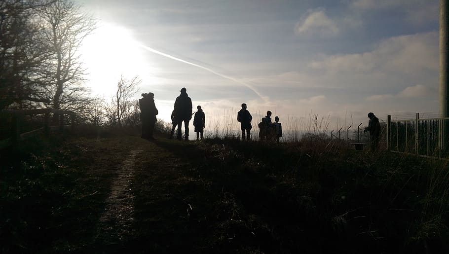 shadows, evening, sol, group of people, sky, real people, walking HD wallpaper