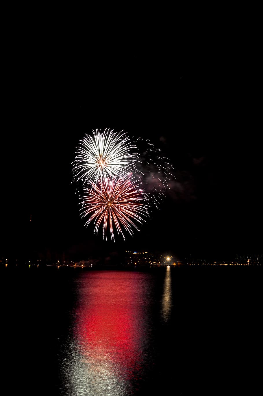fireworks, lake, mirroring, lights, water, boats, sailor, white HD wallpaper