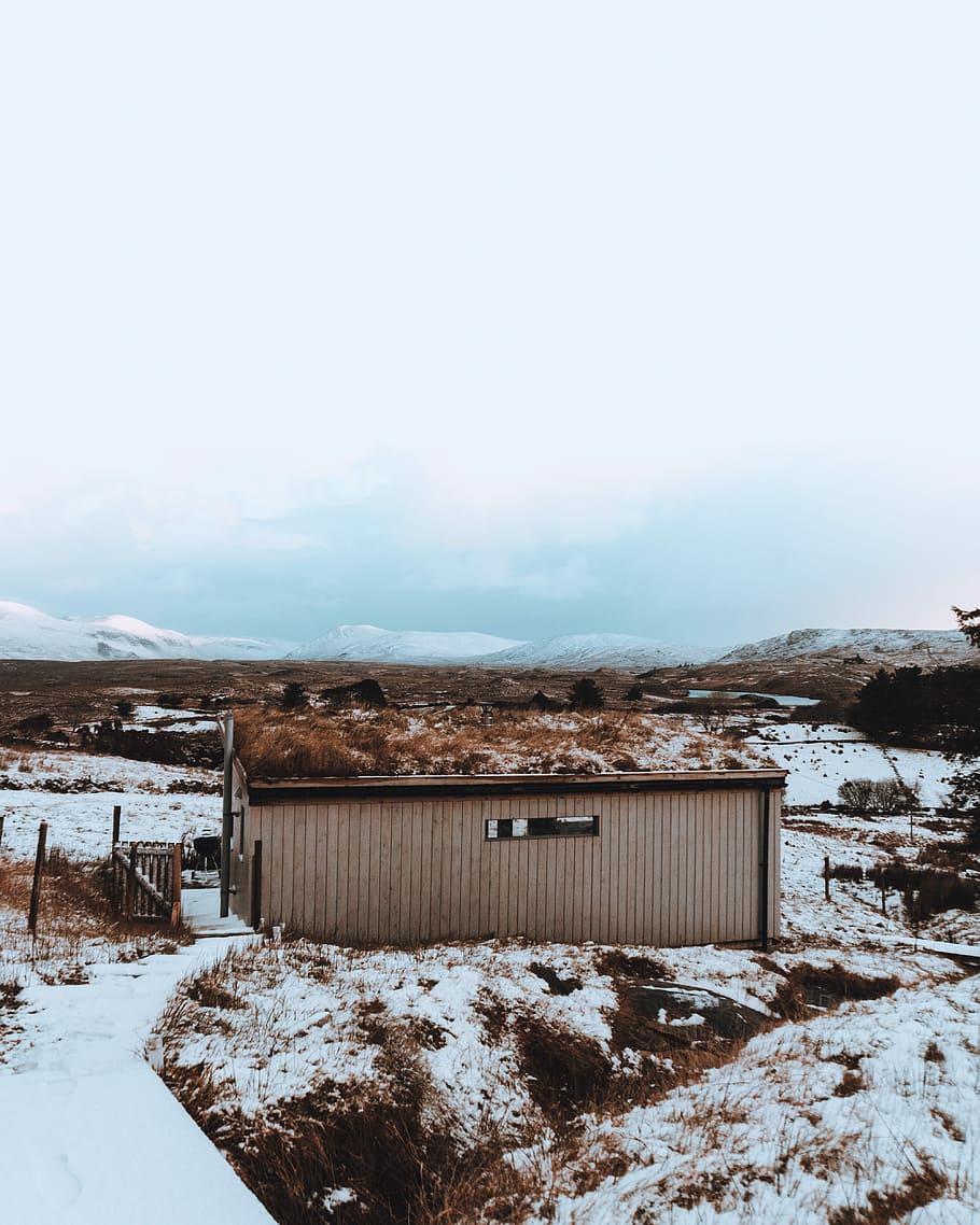 brown wooden portable building, photo of house near snow coated ground HD wallpaper