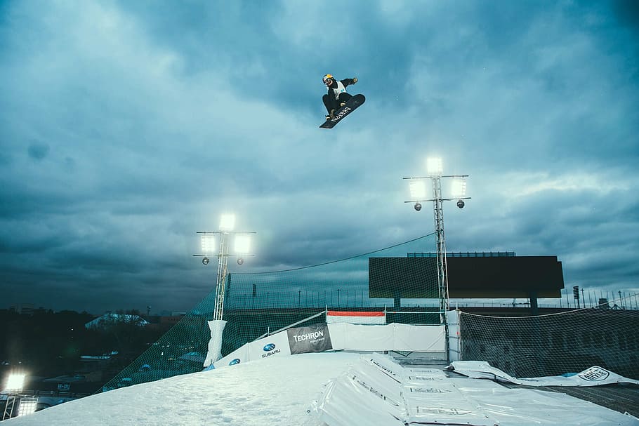 man riding snowboard doing trick, sky, clouds, people, flying HD wallpaper