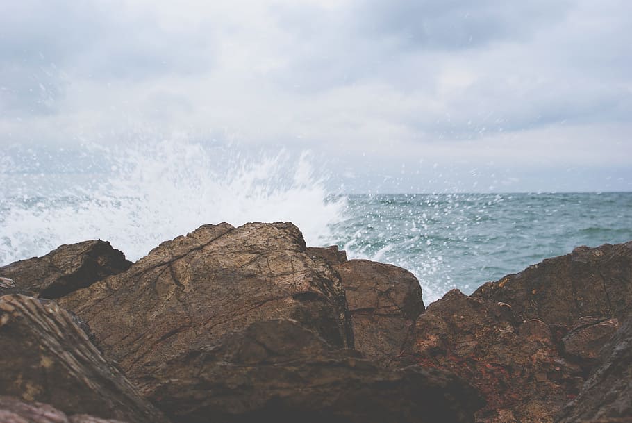 rock formation in front of body of water, rocks, waves, crashing HD wallpaper