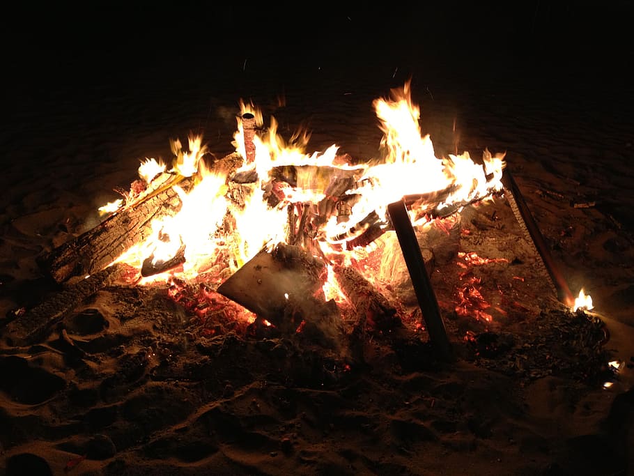 night, beach, fire, campfire, sand, burning, flame, fire - natural phenomenon HD wallpaper