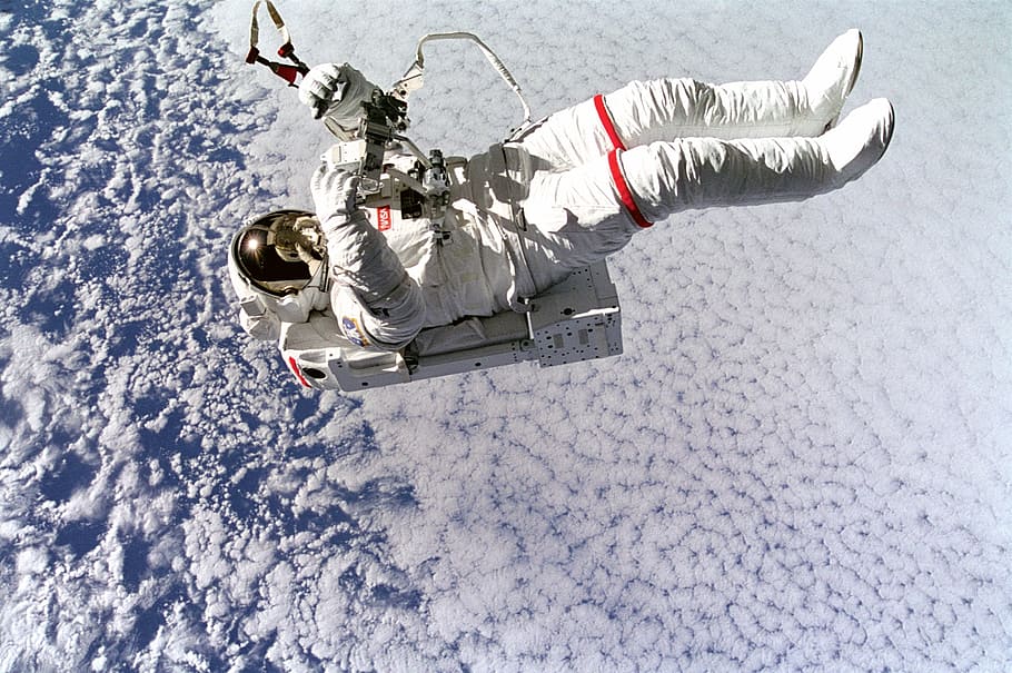 astronaut floating in space at daytime, spacewalk, iss, tools HD wallpaper