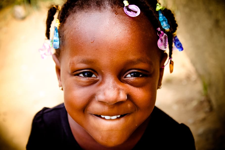girl taking selfie wearing black top, african child, black child, HD wallpaper