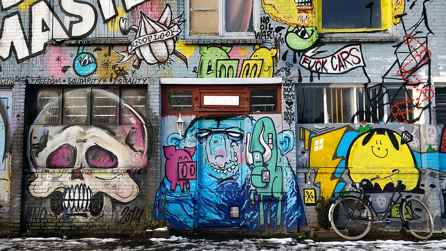 Graffiti building, photography of wall building with graffiti painting HD wallpaper