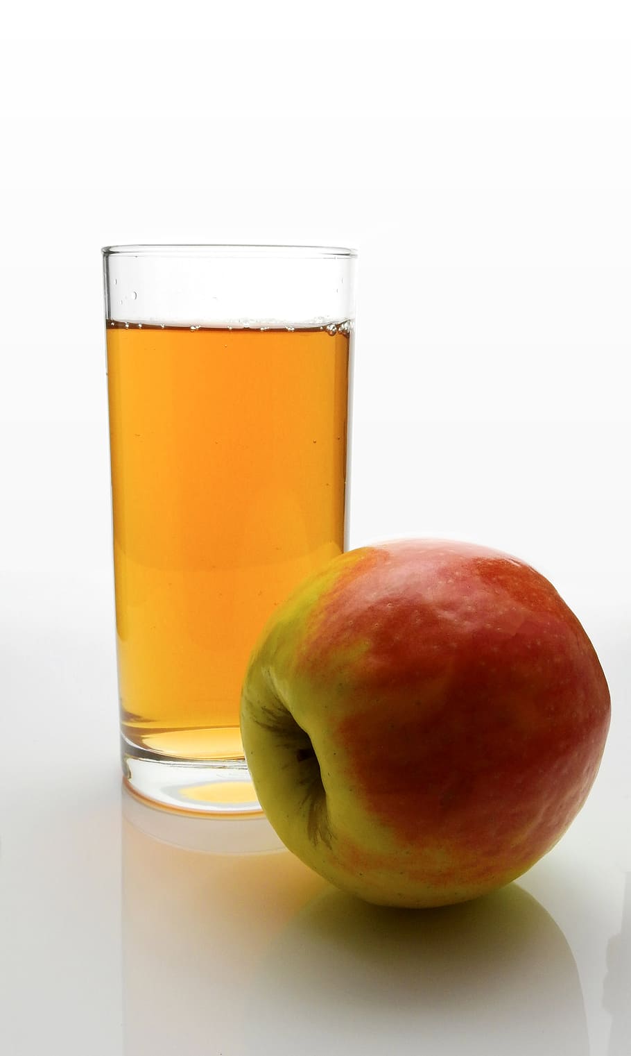 red apple fruit beside clear glass drinking cup, juice, refreshment HD wallpaper