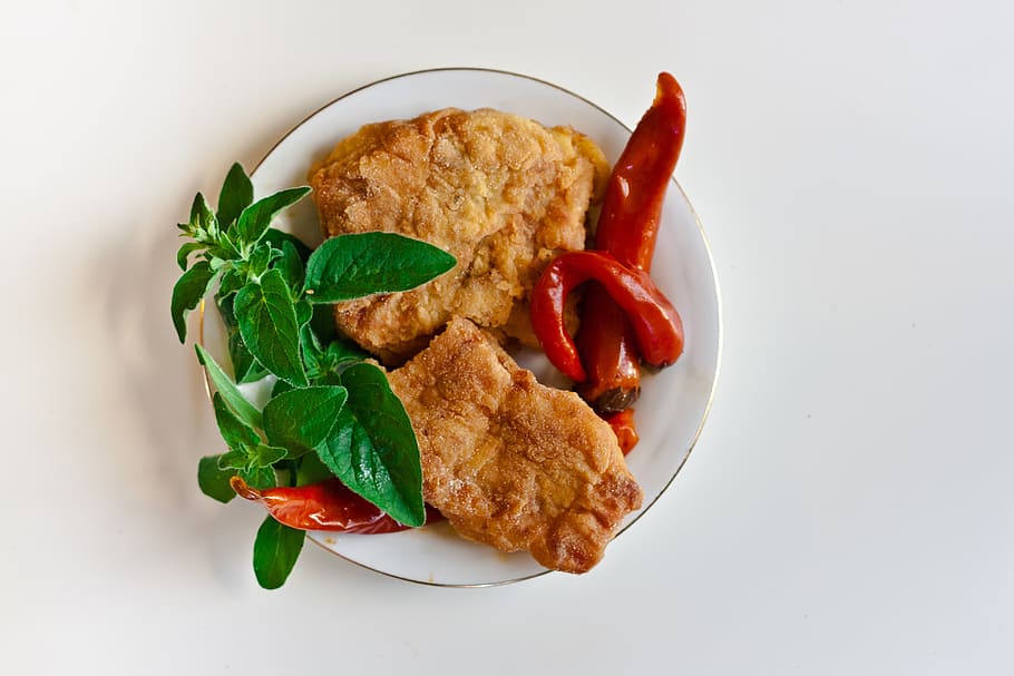 fried meat with chili on plate, fish, chilli, pepper, mint HD wallpaper