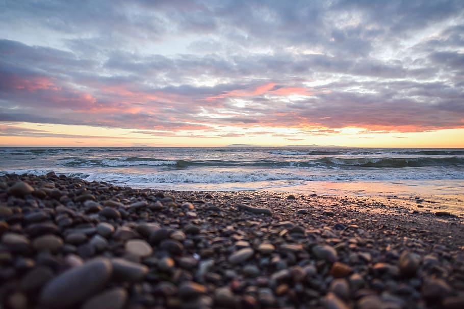 seashore during sunset, beach, pebbles, stones, ocean, colorful HD wallpaper