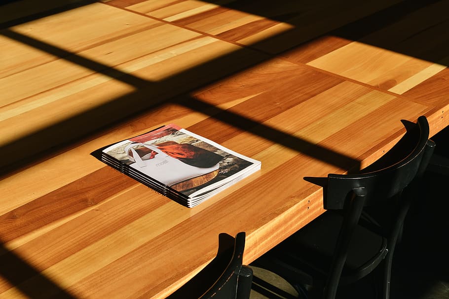 magazine on top of rectangular beige wooden table, brochures HD wallpaper