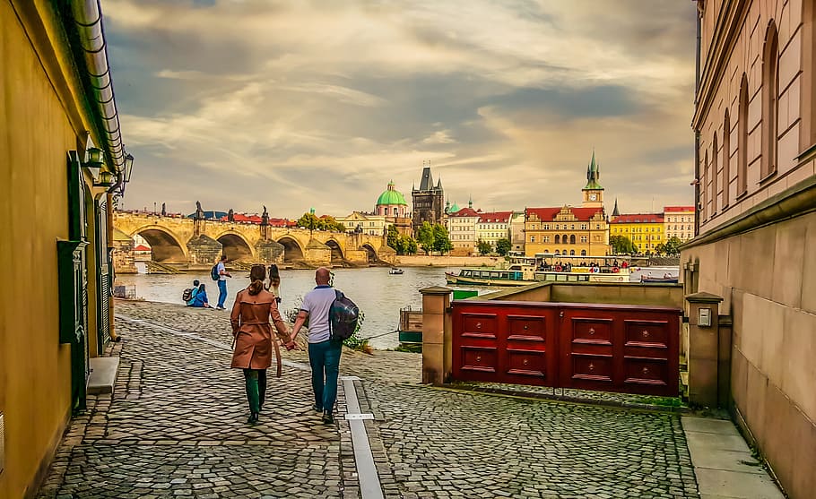 Prague, River, Bridge, Vltava, Czech, couple, beautiful, marriage, HD wallpaper