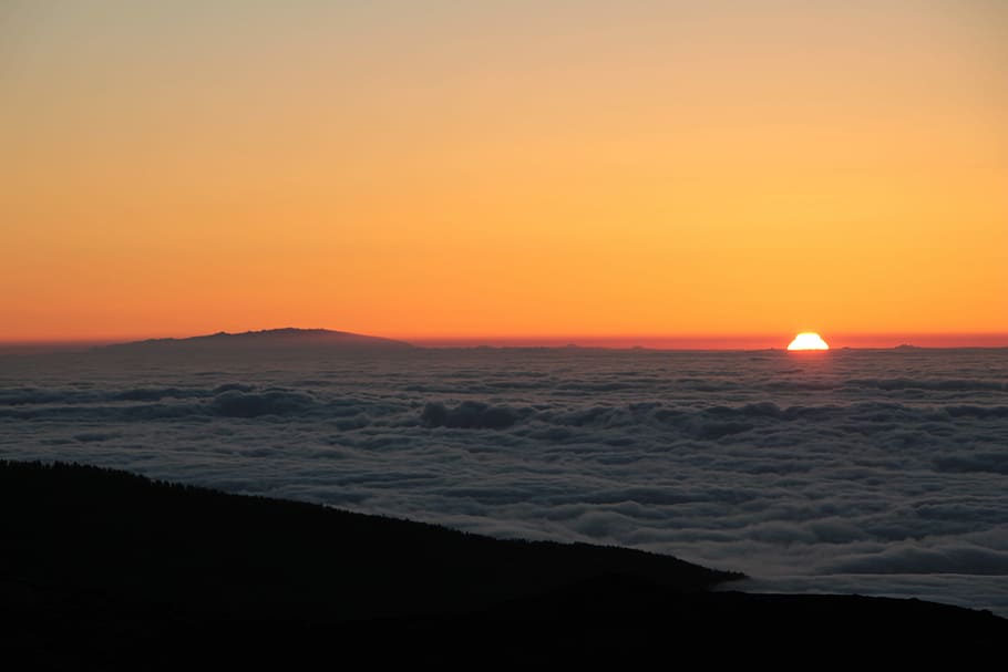 white clouds during golden hour, sunset, mountain, volcano HD wallpaper