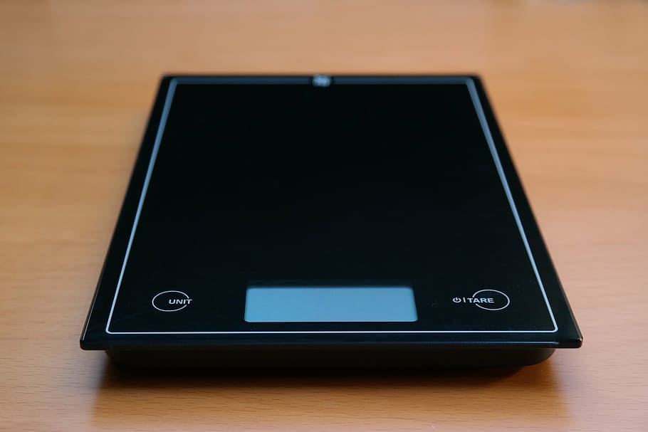 black digital bathroom scale, horizontal, kitchen scale, budget HD wallpaper