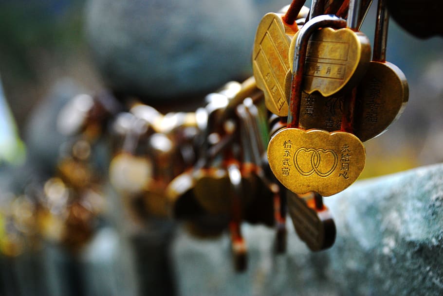 remember, cravings, metal, hanging, focus on foreground, close-up HD wallpaper
