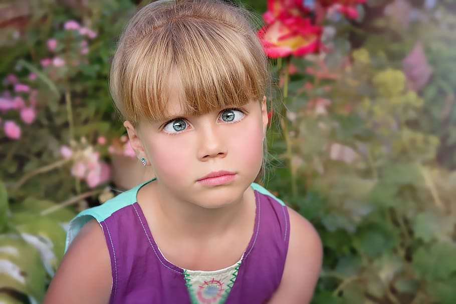 shallow focus photography of girl posing for photo, person HD wallpaper
