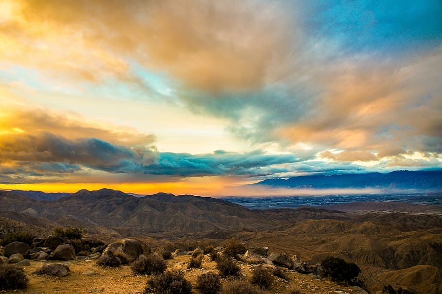 Sunset at Joshua Tree, view of valley surrounded by hills and mountains, HD wallpaper
