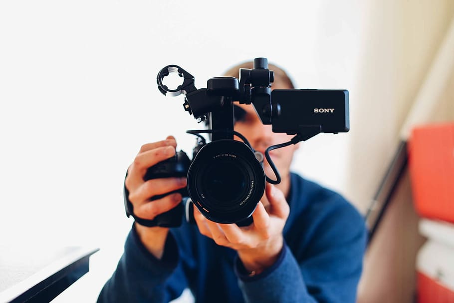 man holding Sony professional video camera, camera - Photographic Equipment HD wallpaper