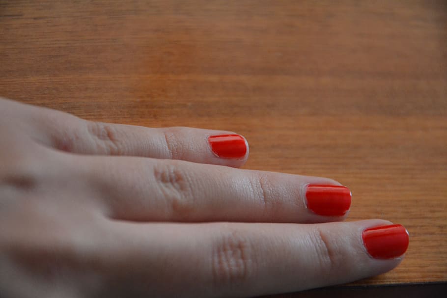 The Posh Polish: Mannequin Hands! | Neutral nails, Oval nails, Essie nail  polish