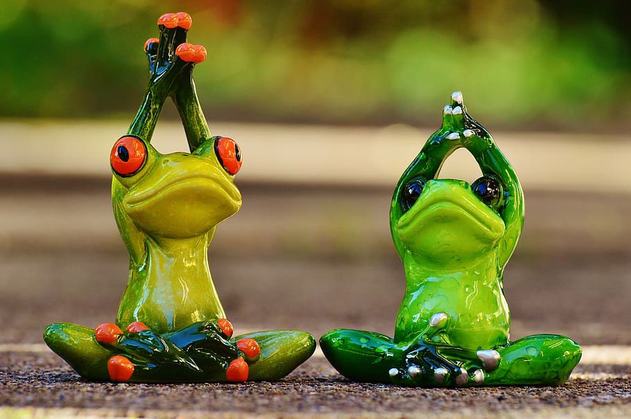 selective focus photography of two green ceramic frogs yoga post figurines, HD wallpaper