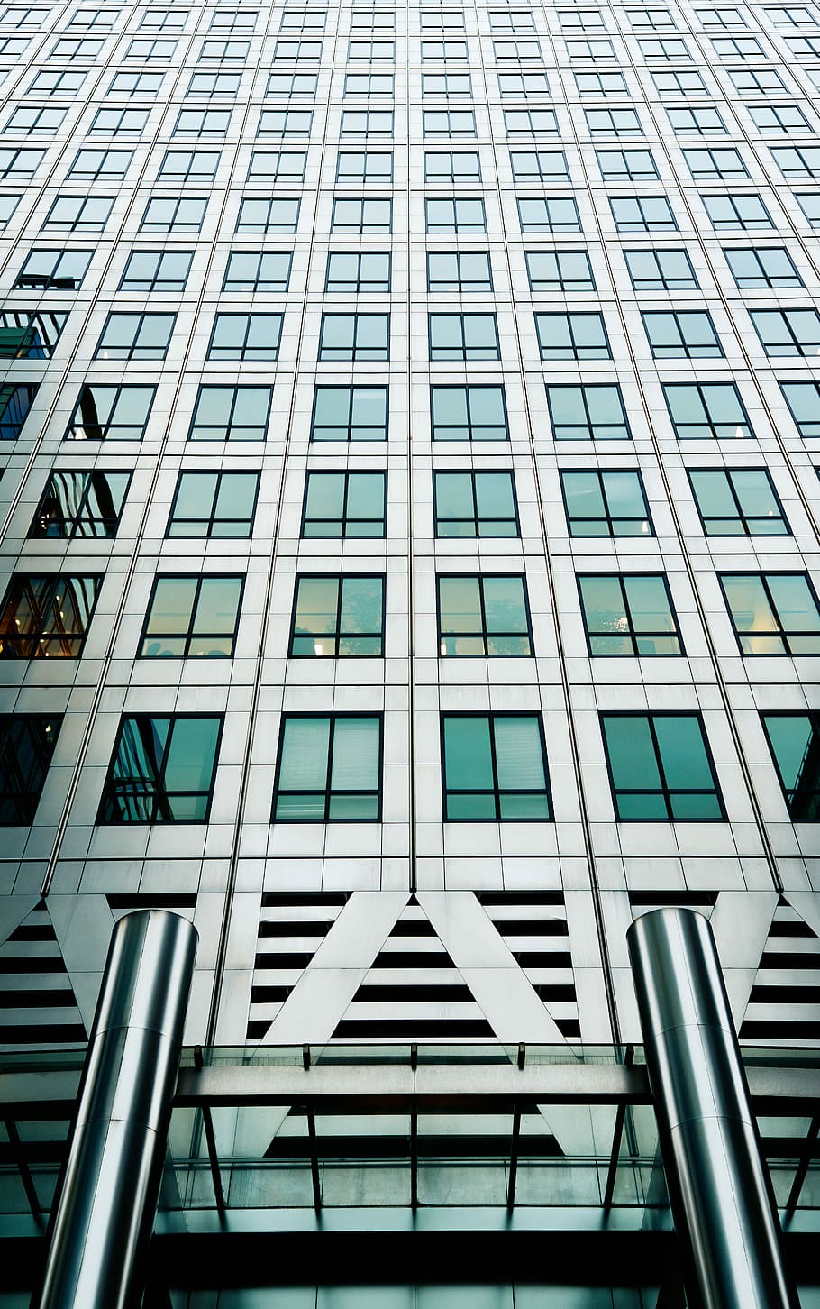 high-rise gray concrete building during daytime, grey concrete high-rise building HD wallpaper