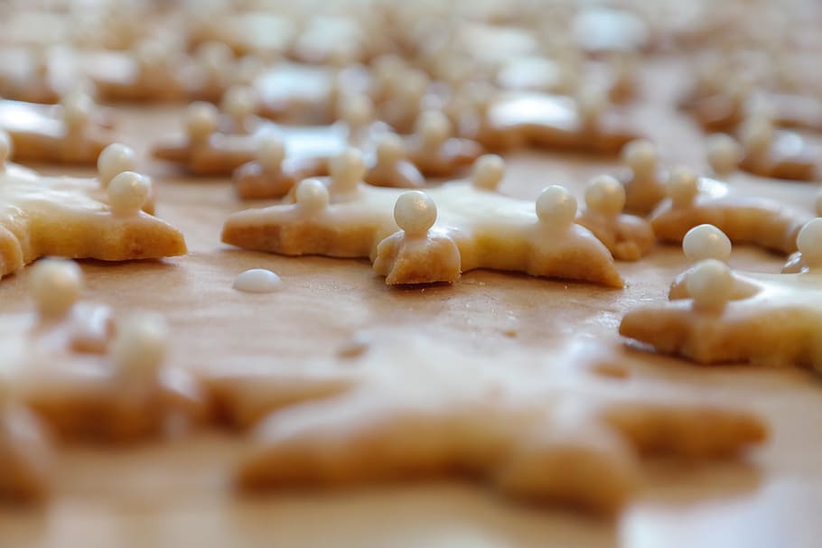 shallow focus photography of cookies, asterisk, close, bake HD wallpaper