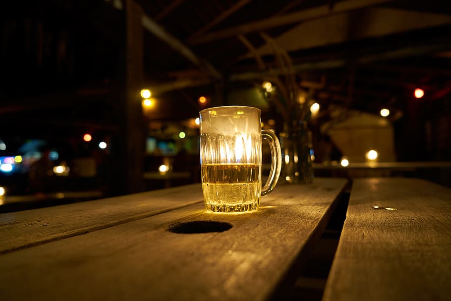 beer in beer mug on table, Alcohol, Background, Nobody, yellow HD wallpaper
