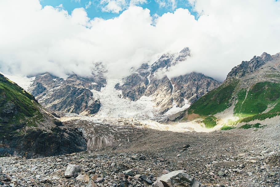 Snow covered mountains in Skhara Glacier, photo of gray mountain covered in cloud HD wallpaper