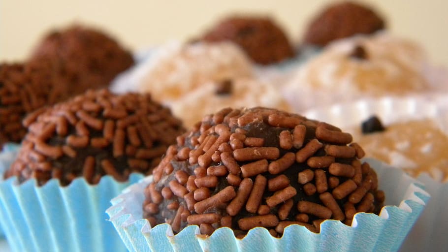 chocolate cupcake with sprinkles, brigadier, candy, sweet dish HD wallpaper