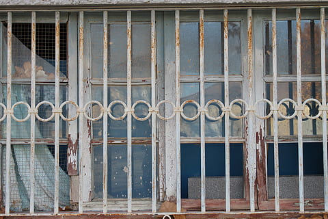white steel window frame, white metal grilles and window pane HD wallpaper
