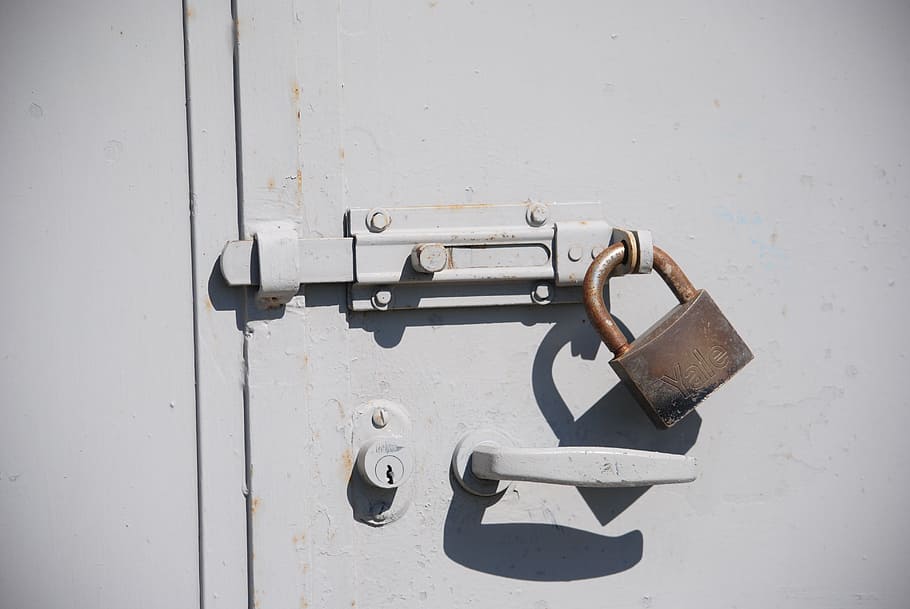 padlock, yale, sun, shadow, metal, safety, security, protection HD wallpaper
