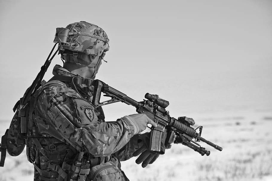 grayscale photo of a soldier holding sniper rifle, uniform, army, HD wallpaper
