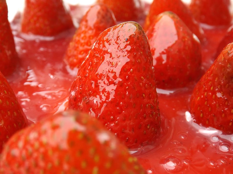strawberries, fruit, calamel, dessert, candy, food, food and drink HD wallpaper