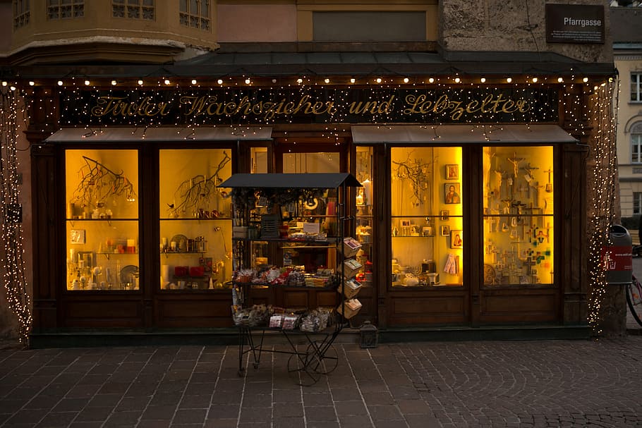 food cart in front of store, shop window, candlemaker, gingerbread maker, HD wallpaper