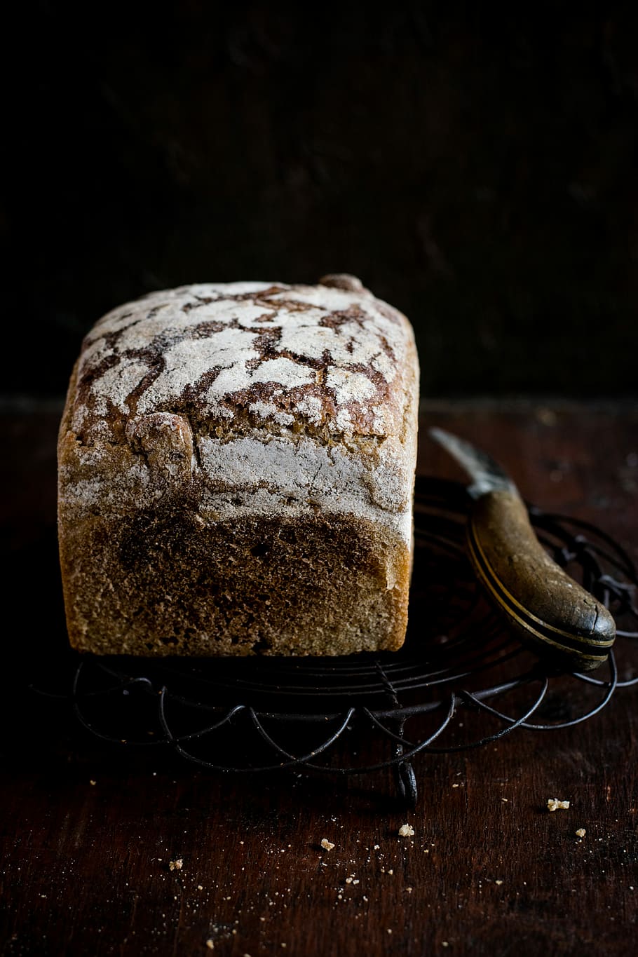 closeup photo of baked bread, baked pastry beside knife, loaf HD wallpaper