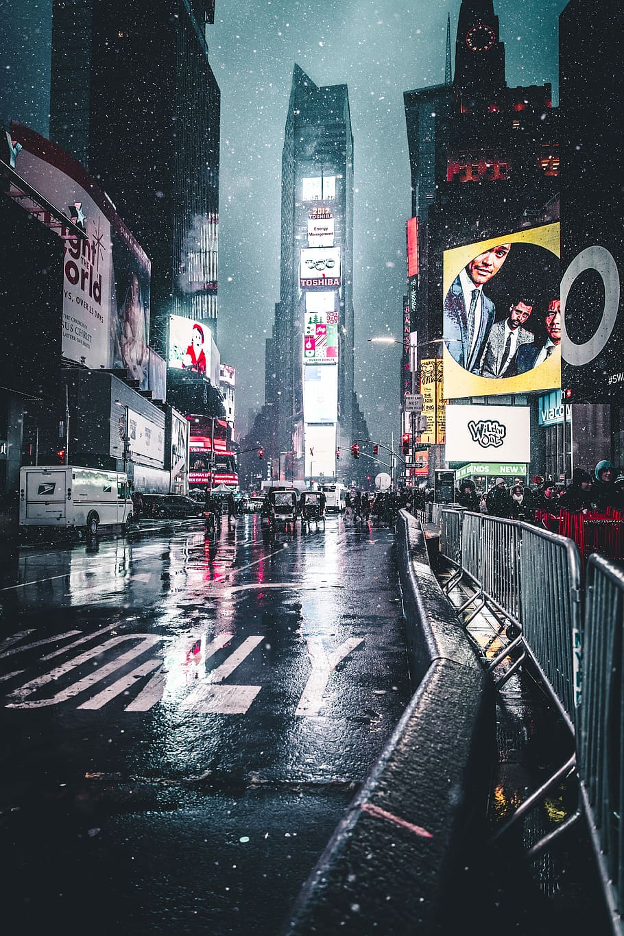group of people behind barricades on sidewalk during nighttime, photography of city building at night time HD wallpaper