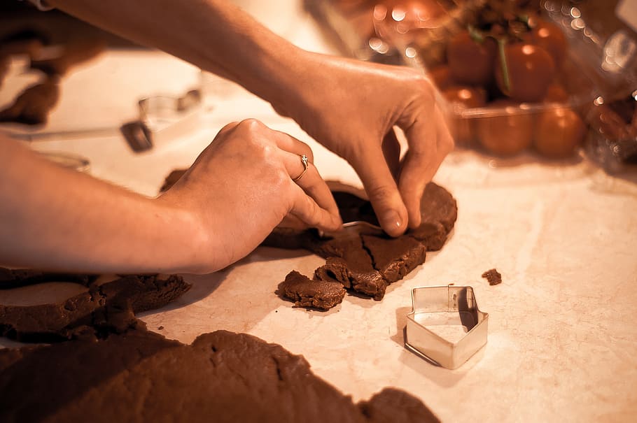 person making chocolate bar, baking, gingerbread, cookies, kitchen HD wallpaper
