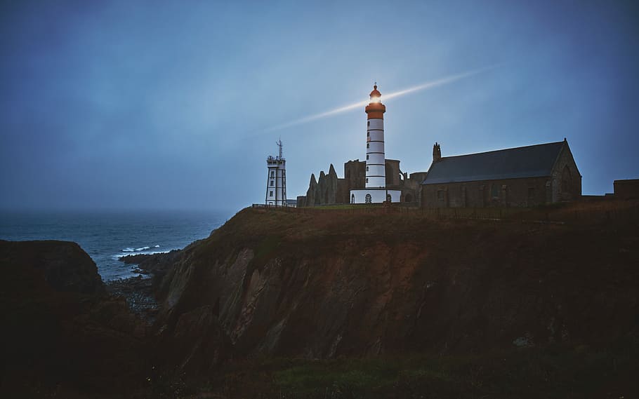 selective focus photography of white lighthouse, lighthouse near body of water HD wallpaper