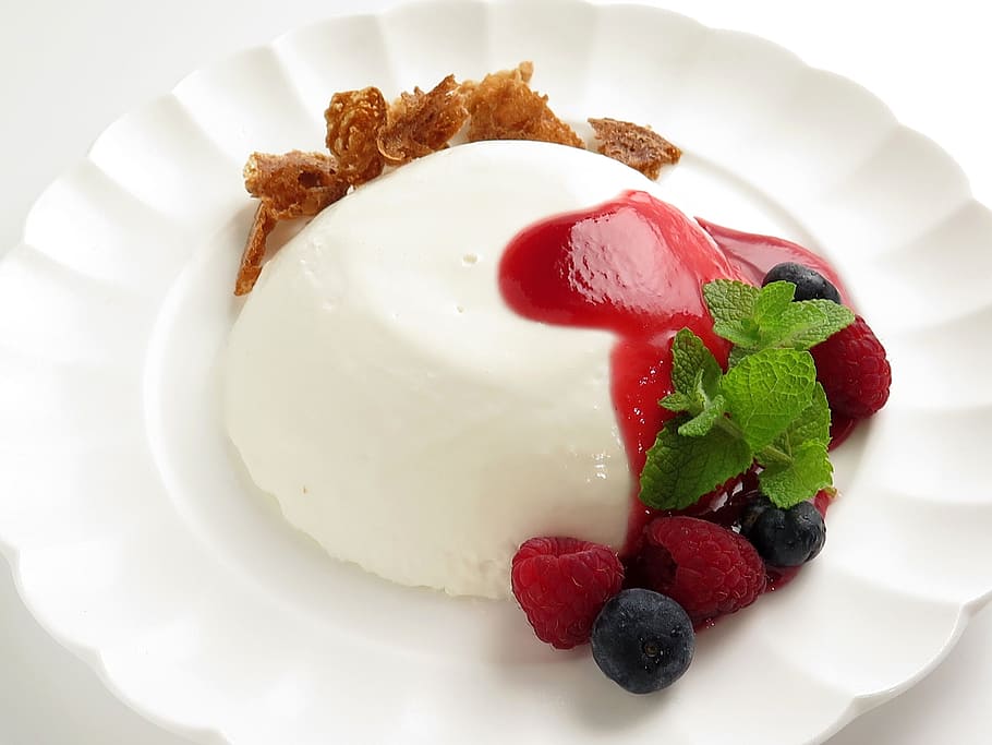 strawberry cake served on white plate, Fruit, Sweet, Suites HD wallpaper