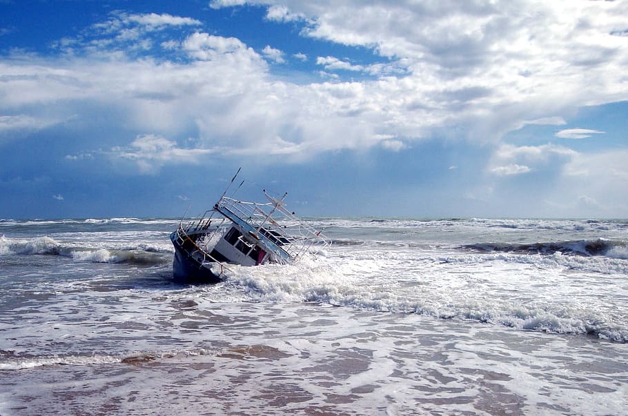 boat on sea, ship, beach, forward, wave, shipwreck, death, longing HD wallpaper