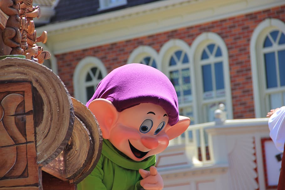 dwarf, snow white, disney, building exterior, focus on foreground HD wallpaper
