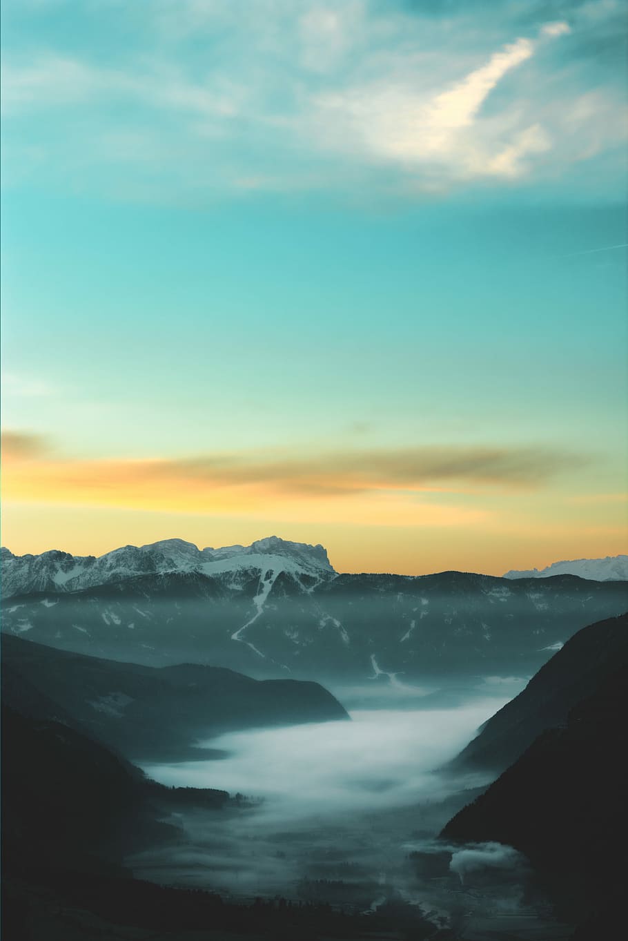 overlooking view of mountains, sea of cloud between mountains HD wallpaper