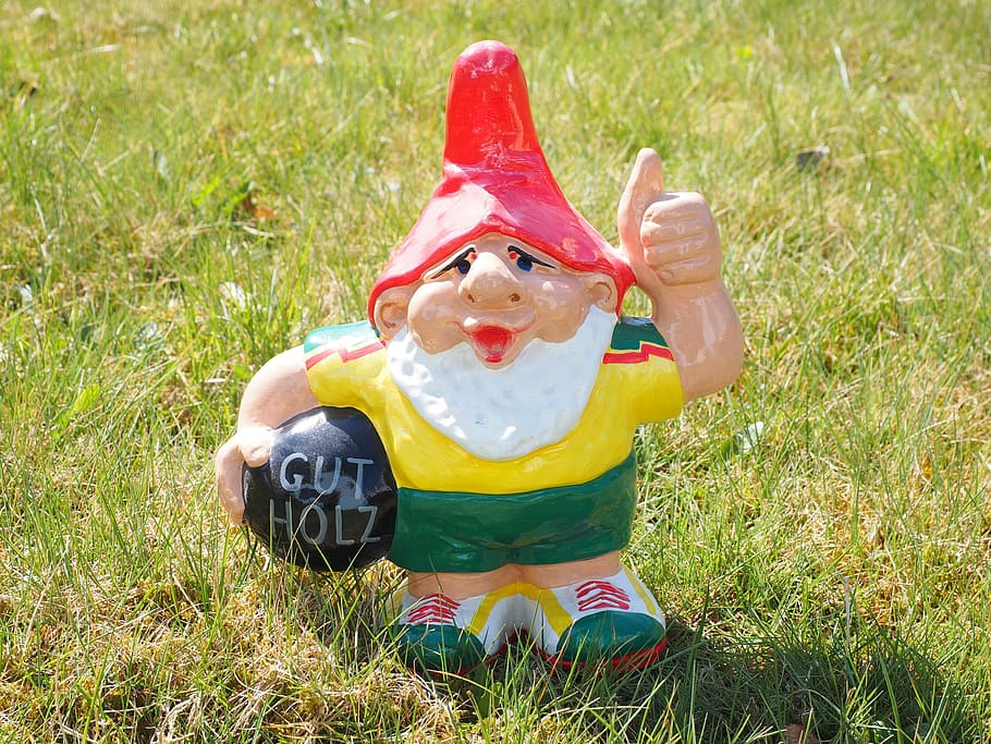 dwarf figurine on grass, thumbs up, prima, garden gnome, figure HD wallpaper
