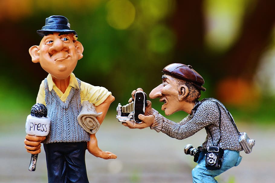 two male camera man and newscaster figurines, press, journalist, HD wallpaper