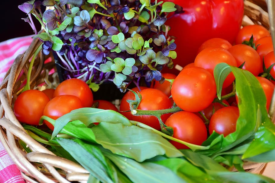 tomato fruit in basket, vegetables, purchasing, market, farmers local market HD wallpaper
